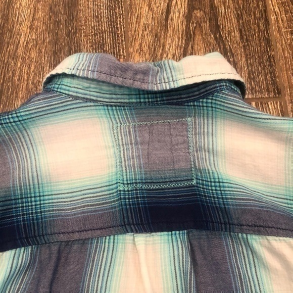 Sonoma Size M light weight half button down top - Picture 5 of 6